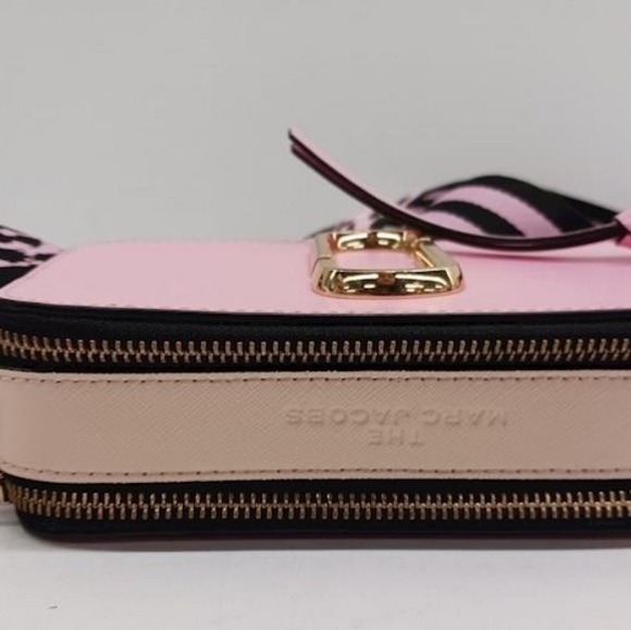 Marc Jacobs Marc Jacobs The Snapshot Crossbody Bag- BarbieCore Pink - Picture 6 of 16